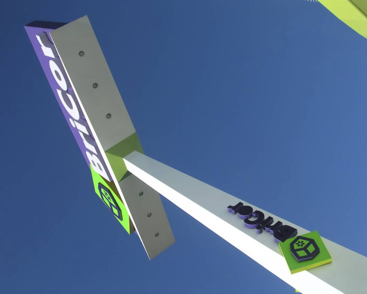 Cartel corpóreo con diseño personalizado y acabado en volumen para una identidad visual destacada.